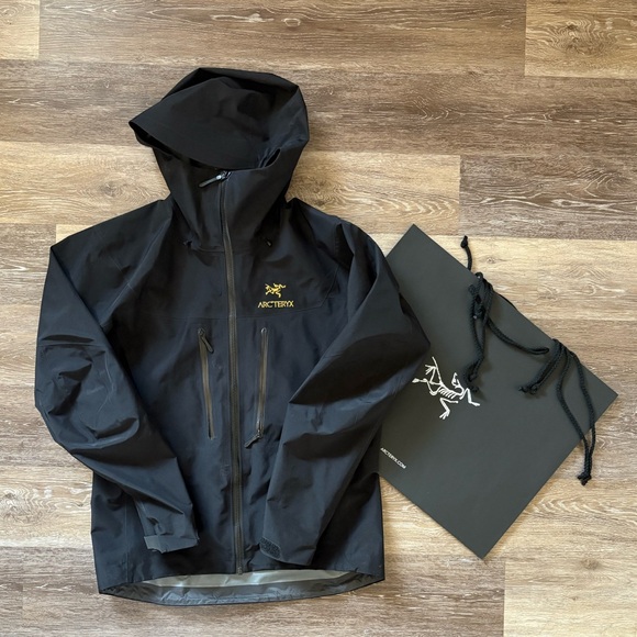 Arc’teryx 24k Alpha SV Gore-Tex shell
